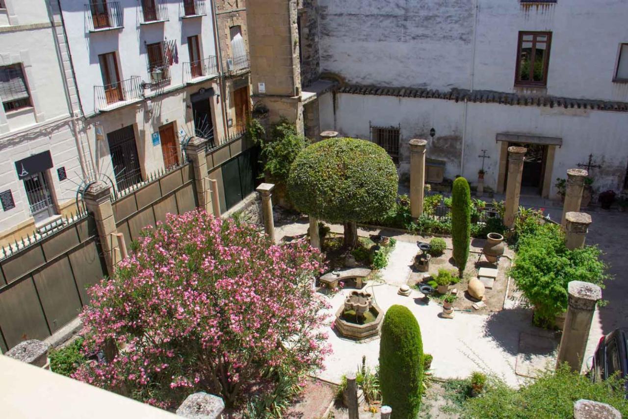 Tres Llaves Palacio De Vela De Cobos *